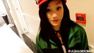 反差绿茶婊媚洋，小穴被大洋屌插到红肿，按着屁股强制内射